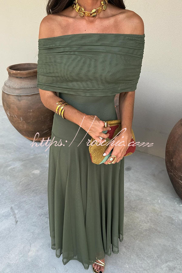 Robe longue évasée sans bretelles froncée en maille pour les vacances et les fêtes
