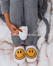 Smiley Face Plush Slippers – Cozy Loose Fit House Shoes