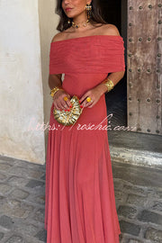 Robe longue évasée sans bretelles froncée en maille pour les vacances et les fêtes