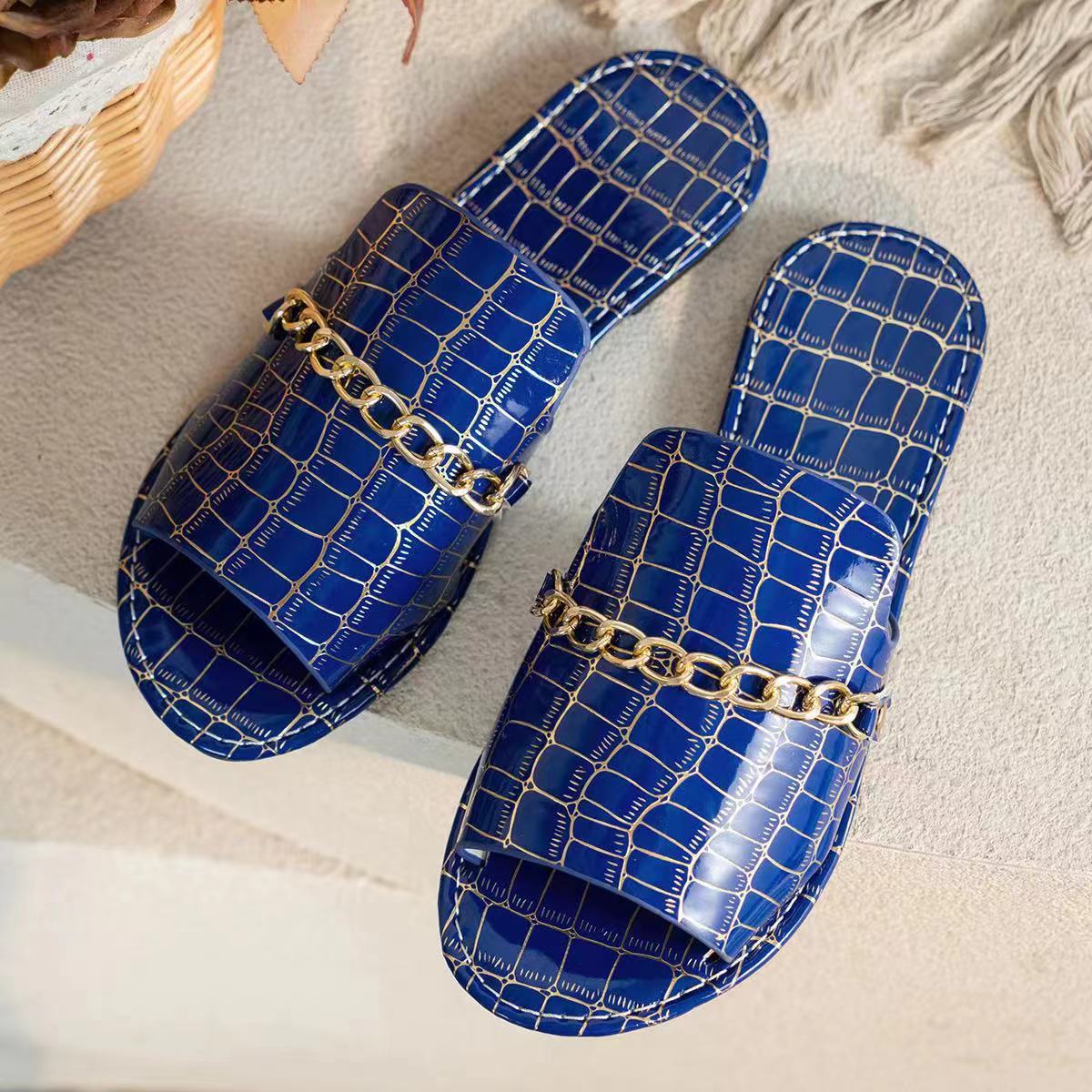 Chain Accent Flat Beach Sandals for Vacation