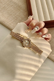 Montre à quartz dorée vintage avec boîtier en alliage et boucle pliante