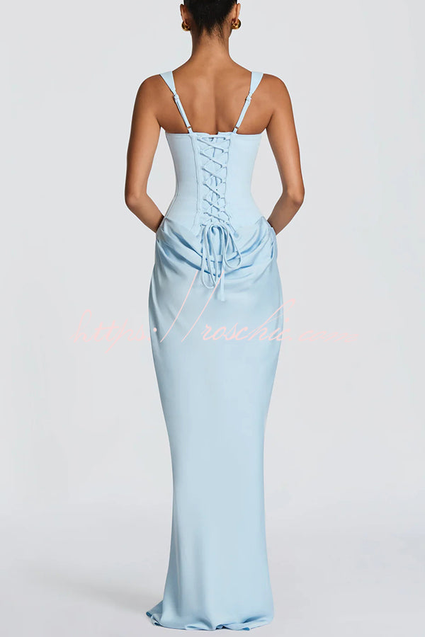 Robe longue drapée en satin à col carré pour les occasions de soirée