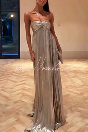Robe longue plissée métallisée à épaules dénudées et fente sur le buste