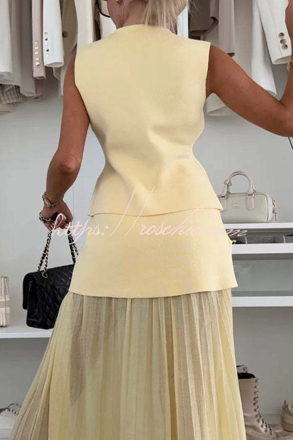 Knit V-Neck Sleeveless Vest with Gold Buttons – Loose Fit
